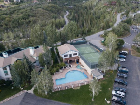 Outdoor pool and hot tub, Sauna On-Site, Ski In, Ski Out Storm Meadows